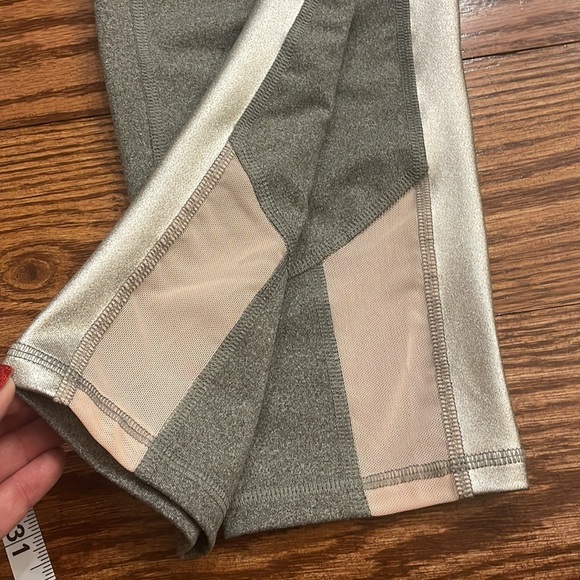 Abercrombie & Fitch 1892 woman’s activewear super crop leggings capri size M - Picture 2 of 9